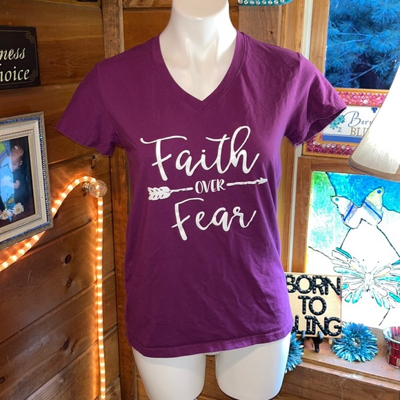 FAITH OVER FEAR v neck tee shirt top 💖WEAR YOUR FAITH💖 VERY PRETTY PURPLE - Picture 1 of 4